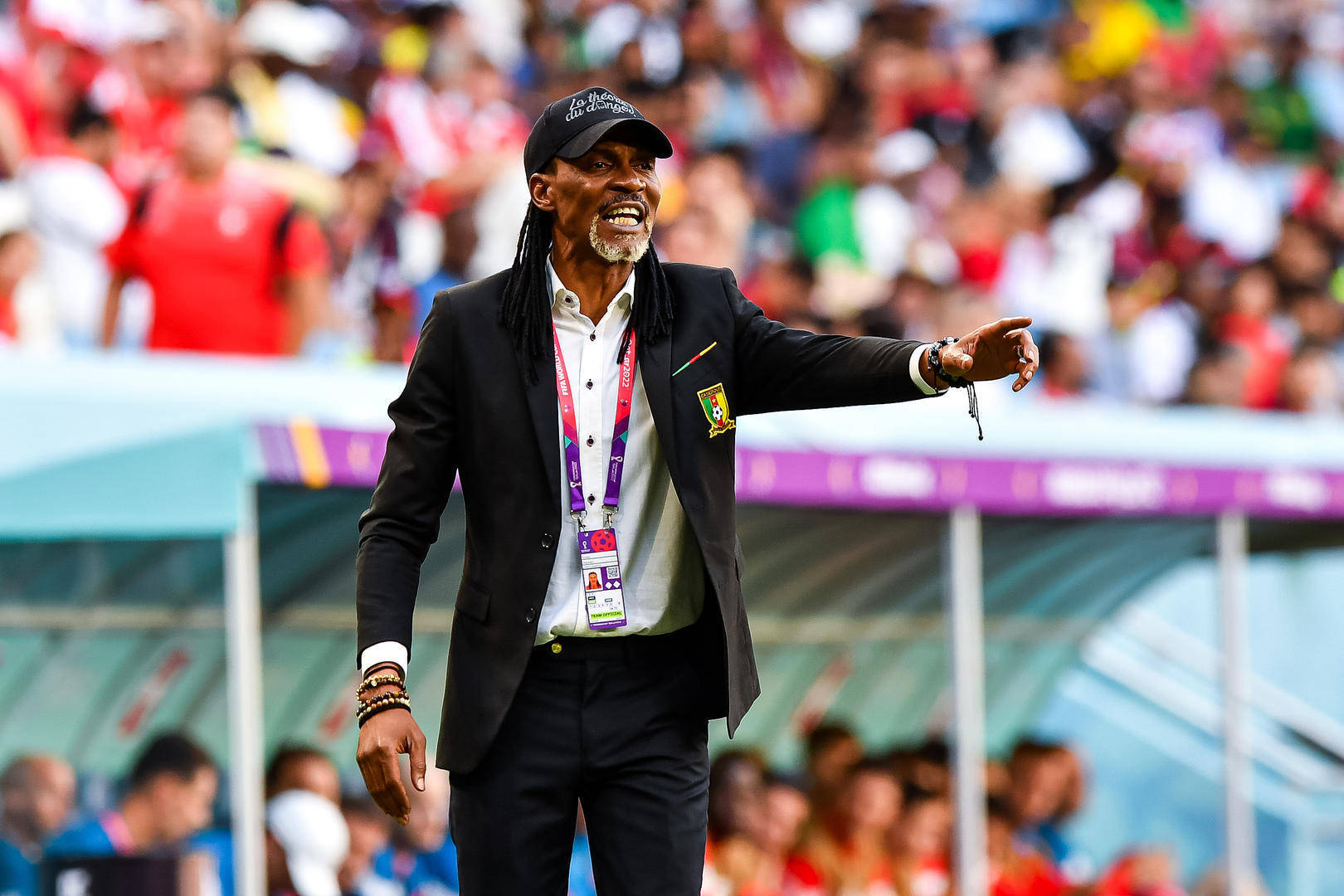 喀麦隆队全力备战追击 喀麦隆队全力备战追击