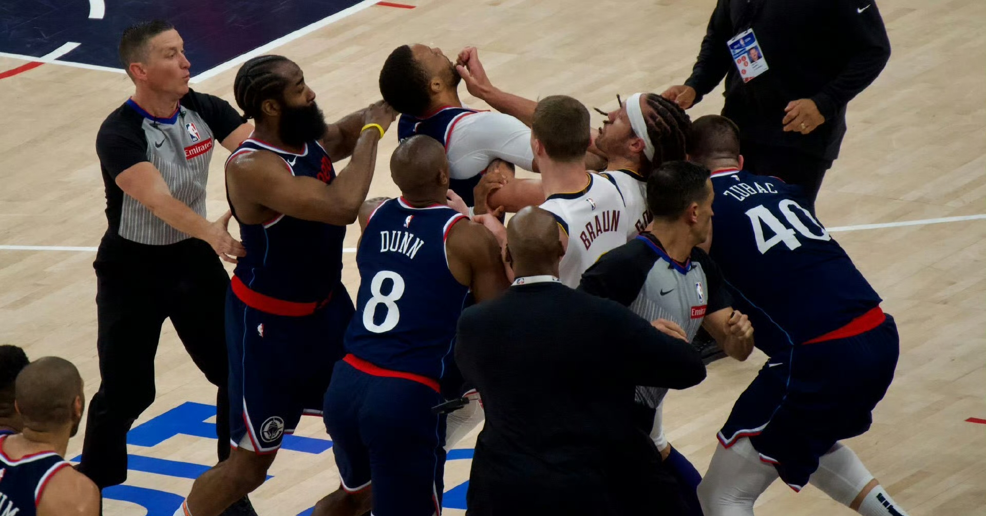 球队换人战术,备战下半场比赛 球队换人战术,备战下半场比赛