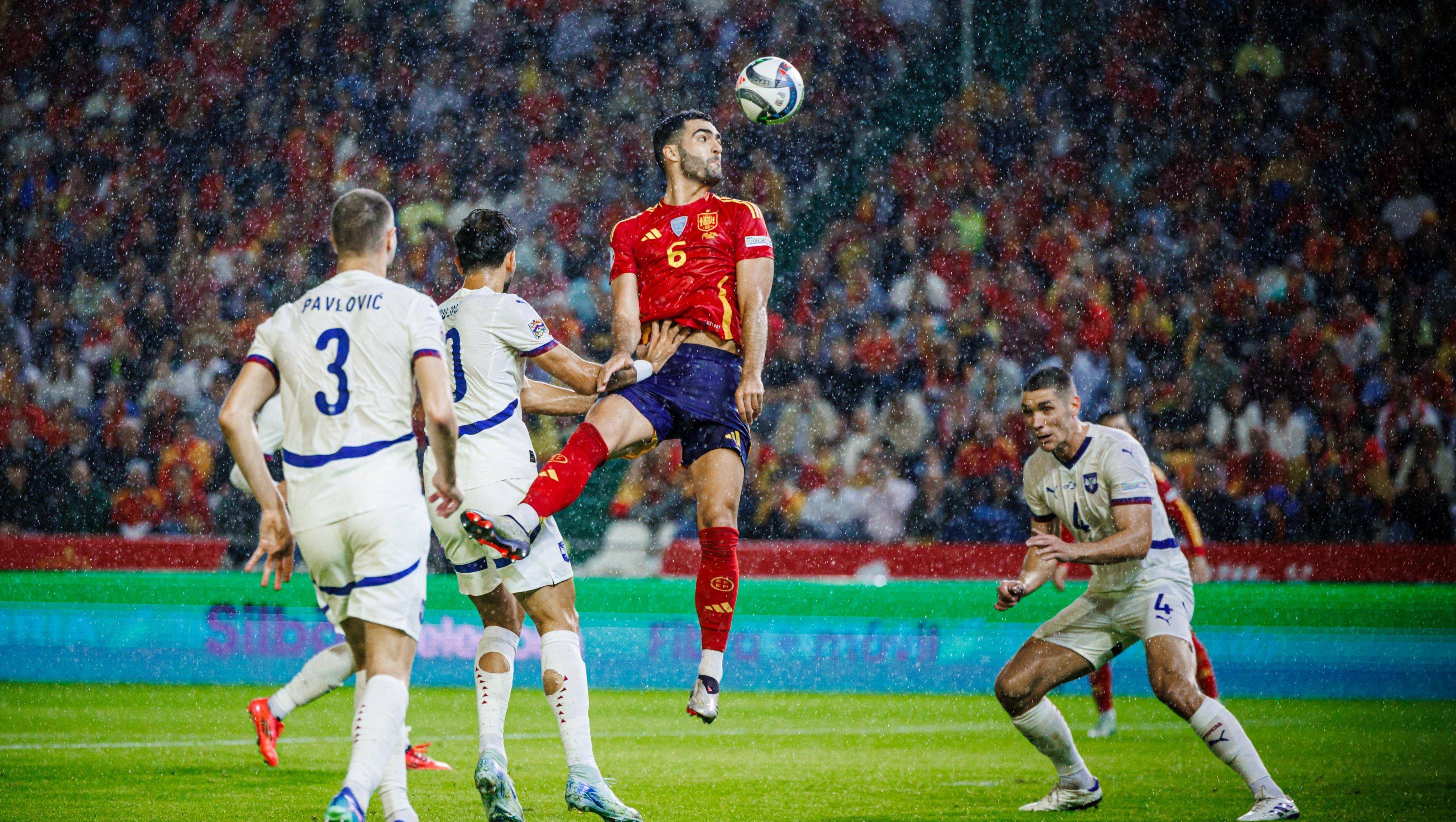 欧国联比赛酣畅淋漓，进球狂欢场面震撼