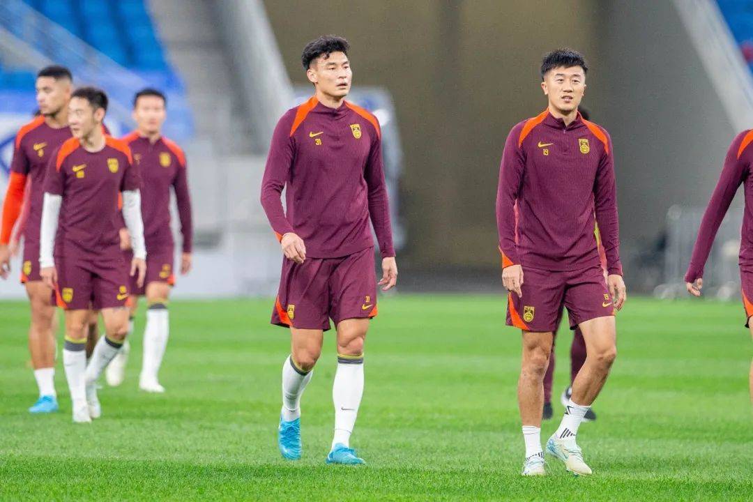 球队全员出征,备战关键比赛 球队全员出征,备战关键比赛