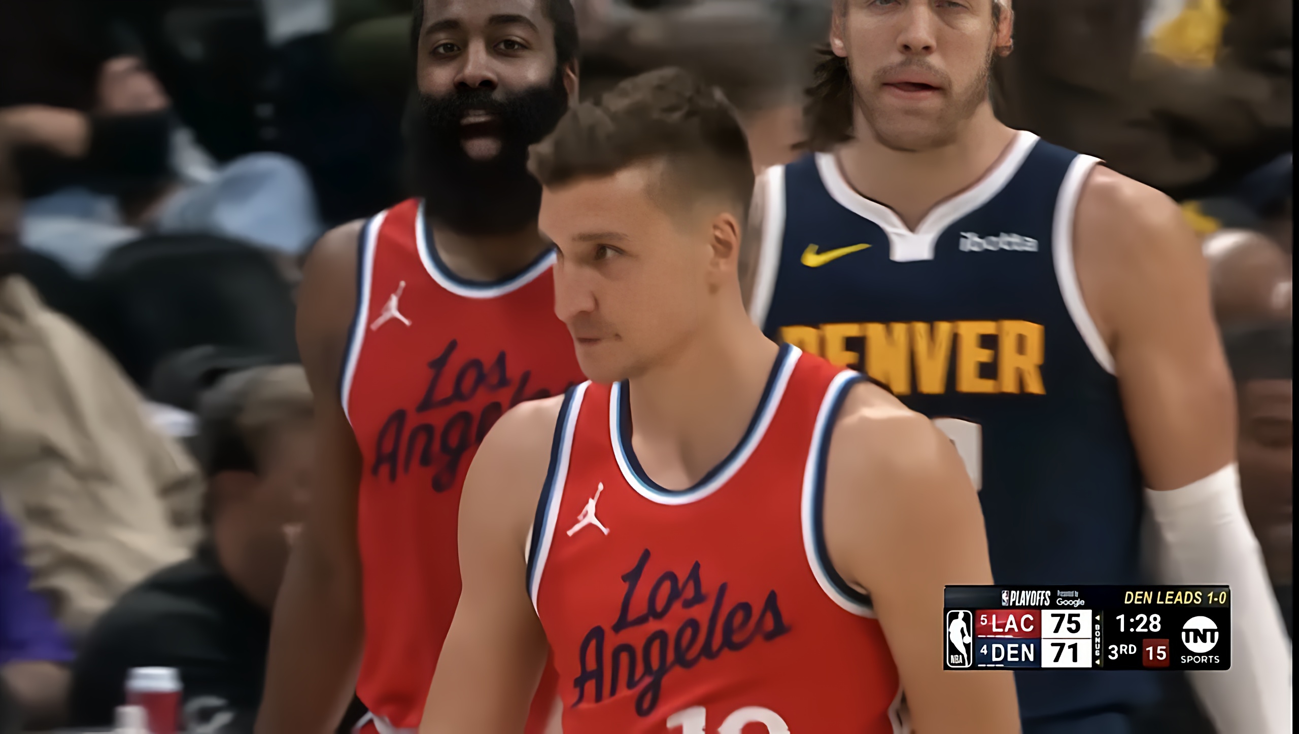 诺维奇主场告捷，取得关键三分