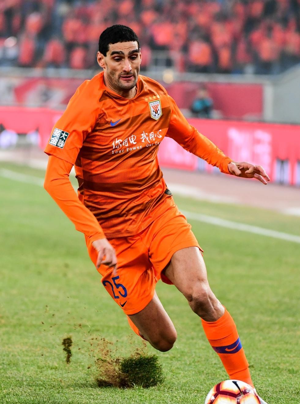 鲁能主场-小胜，紧追领头羊