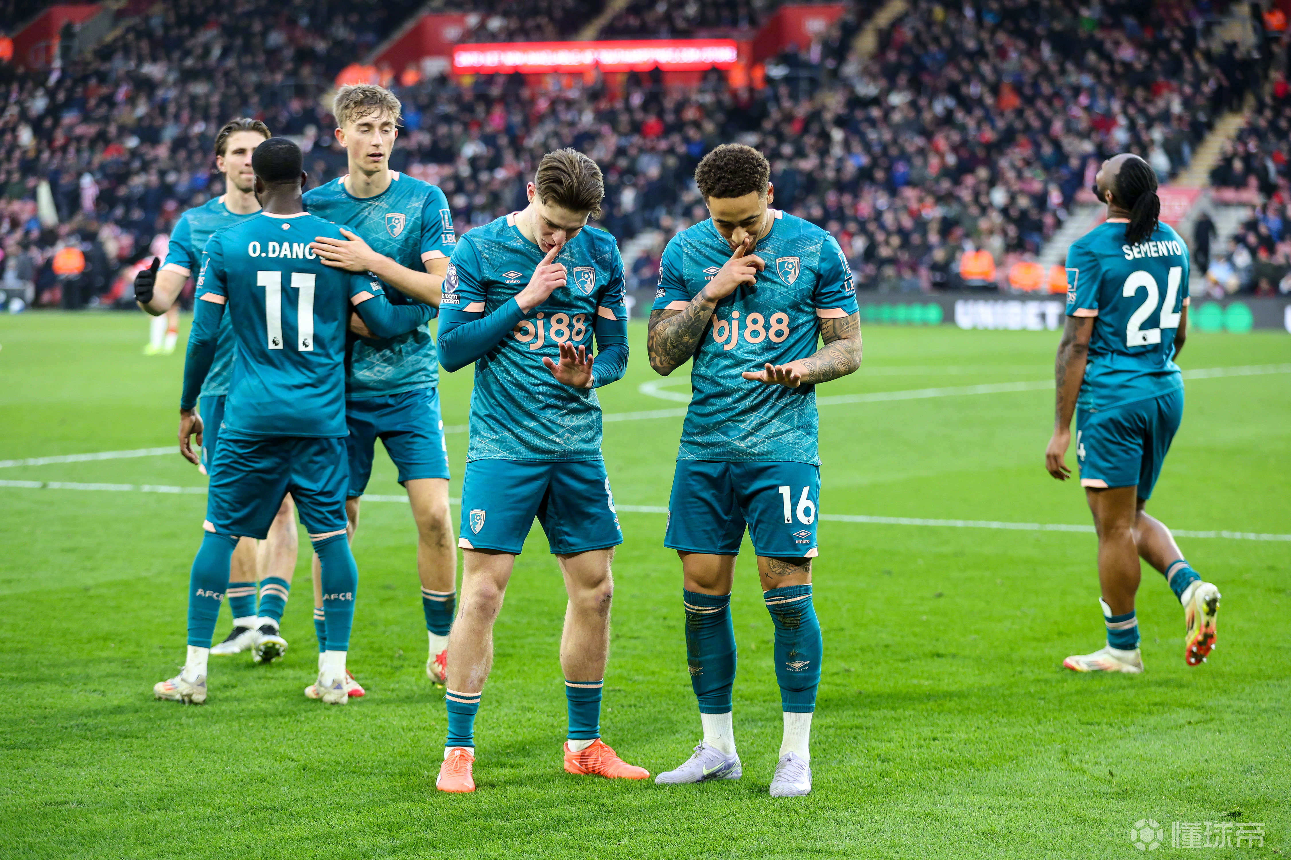 包含豪强球队备战球场，欧洲强队再度集结！的词条