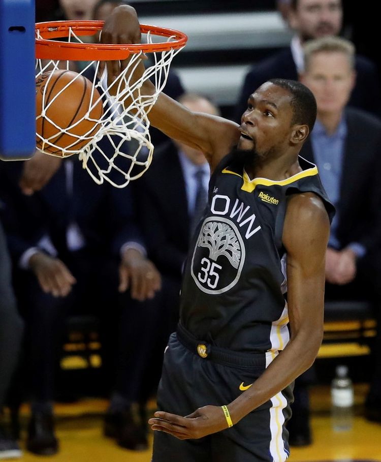 勇士逆转马刺,取6连胜稳固西部排名的简单介绍 勇士逆转马刺,取6连胜稳固西部排名的简单介绍