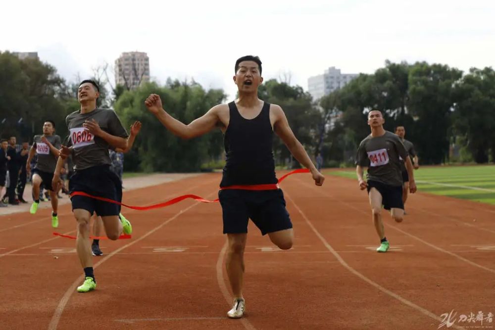 包含劲旅战斗在赛场,为荣誉拼尽全力的词条 包含劲旅战斗在赛场,为荣誉拼尽全力的词条