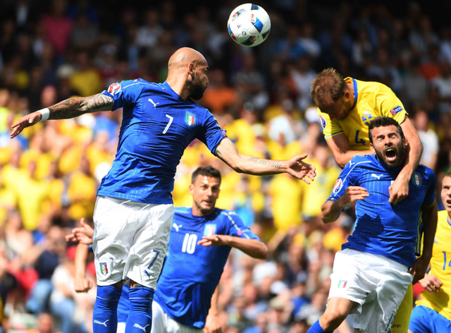 包含和平行星萨拉曼卡队在关键比赛中获胜，晋级欧洲杯预选赛的词条