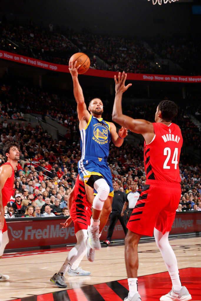 勇士客场大胜掘金,库里轰下分 勇士客场大胜掘金,库里轰下分