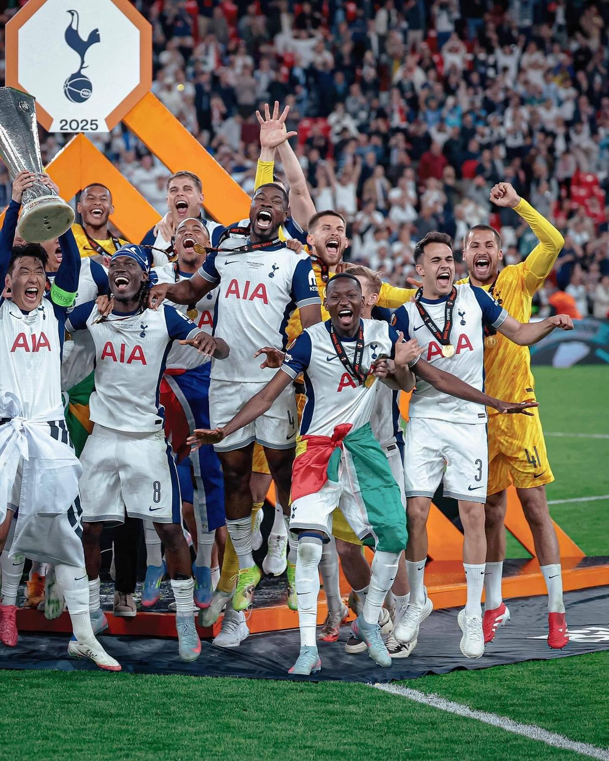 曼联险胜巴黎,凯恩点燃赛场 曼联险胜巴黎,凯恩点燃赛场