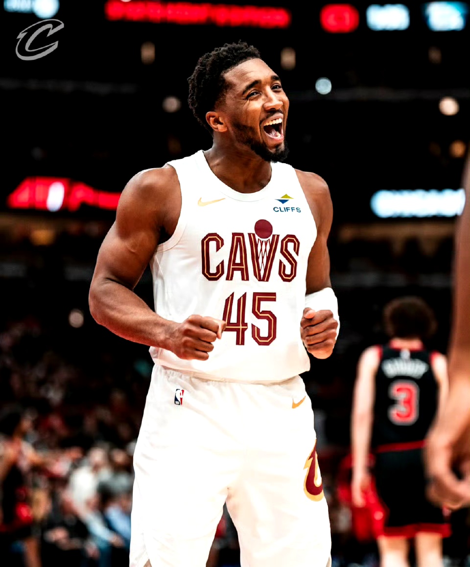 九游中国-包含火箭逆转魔术,米切尔高光表现的词条