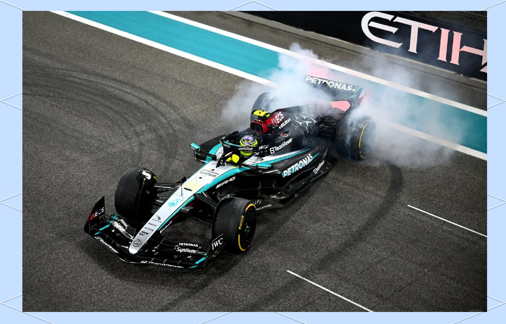 阿斯顿马丁逆转梅赛德斯，汉密尔顿点燃赛场的简单介绍