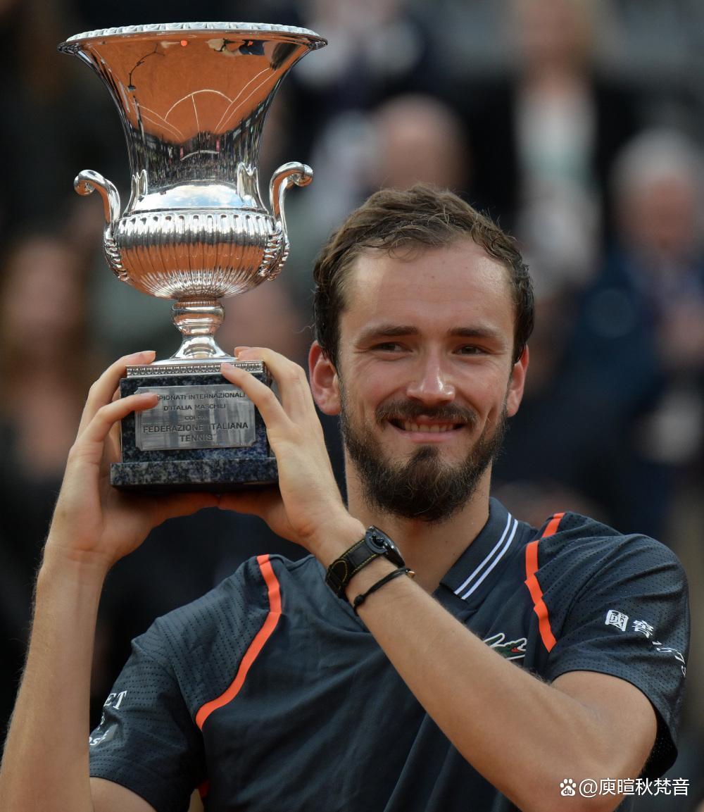 年终总决赛横扫戴维斯杯，梅德韦杰夫点燃赛场