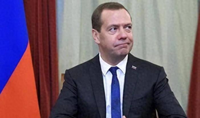 年终总决赛横扫戴维斯杯，梅德韦杰夫点燃赛场