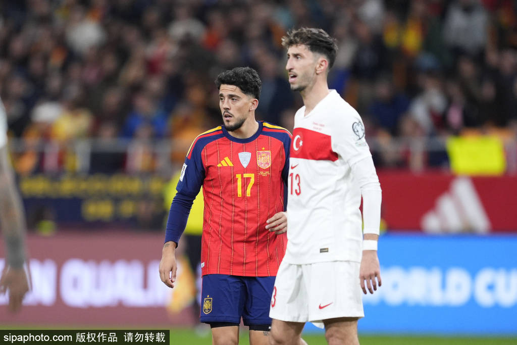 包含戴维斯杯绝杀年终总决赛，阿尔卡拉斯统治全场的词条