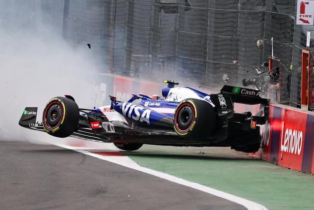 雷诺车队力克红牛二队，塞恩斯刷新纪录的简单介绍