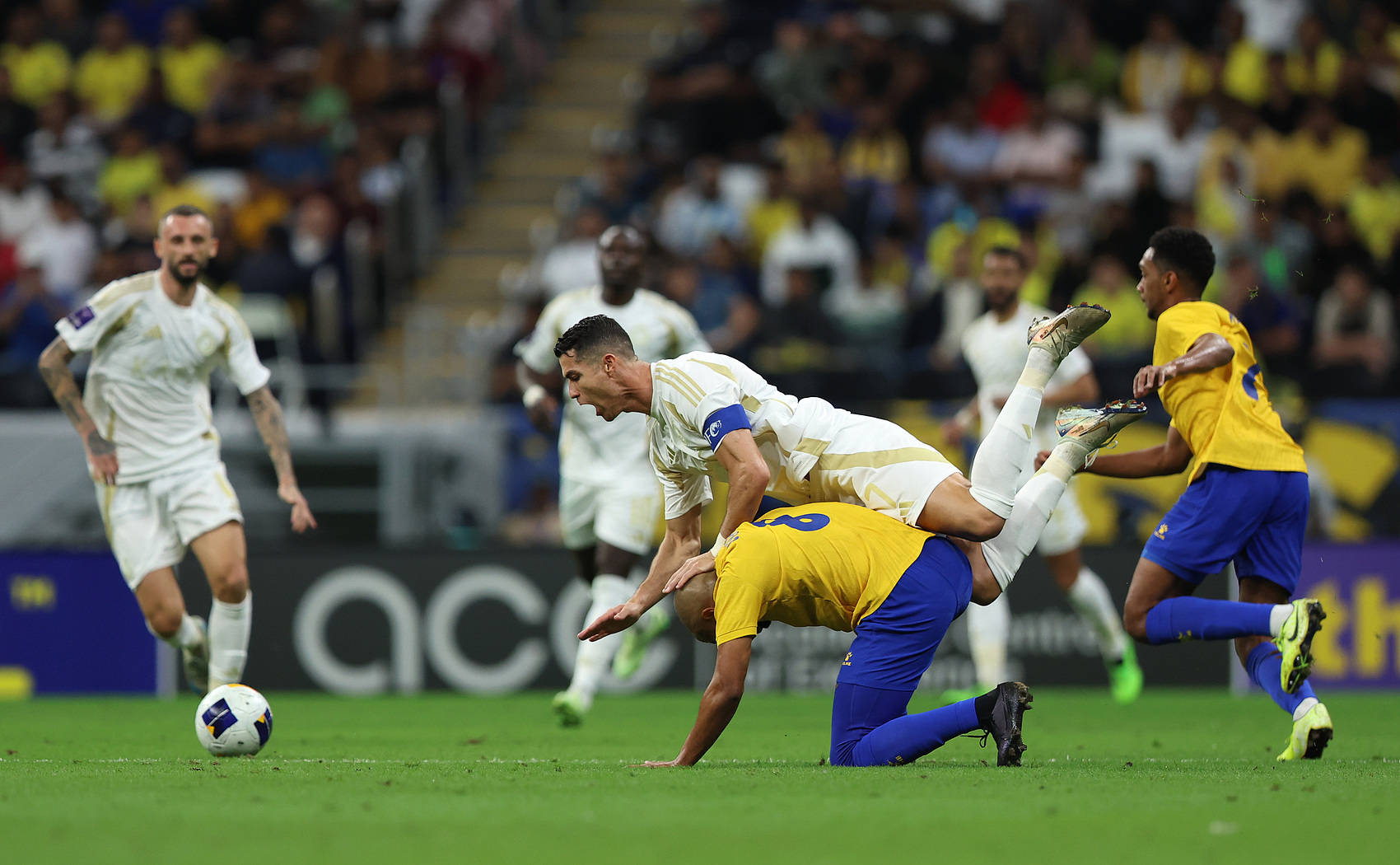 那不勒斯碾压西班牙,梅西关键制胜 那不勒斯碾压西班牙,梅西关键制胜