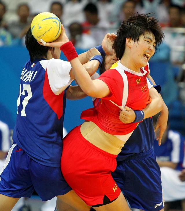 韩国队碾压日本队，黄鸭组合统治全场