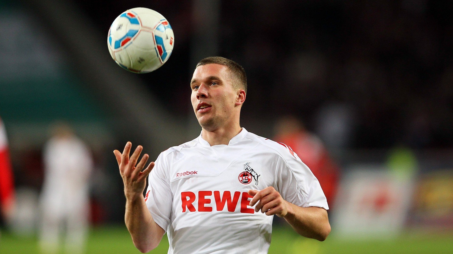 英超争冠焦点战启示录，上海队全面压制深圳队的战术密码