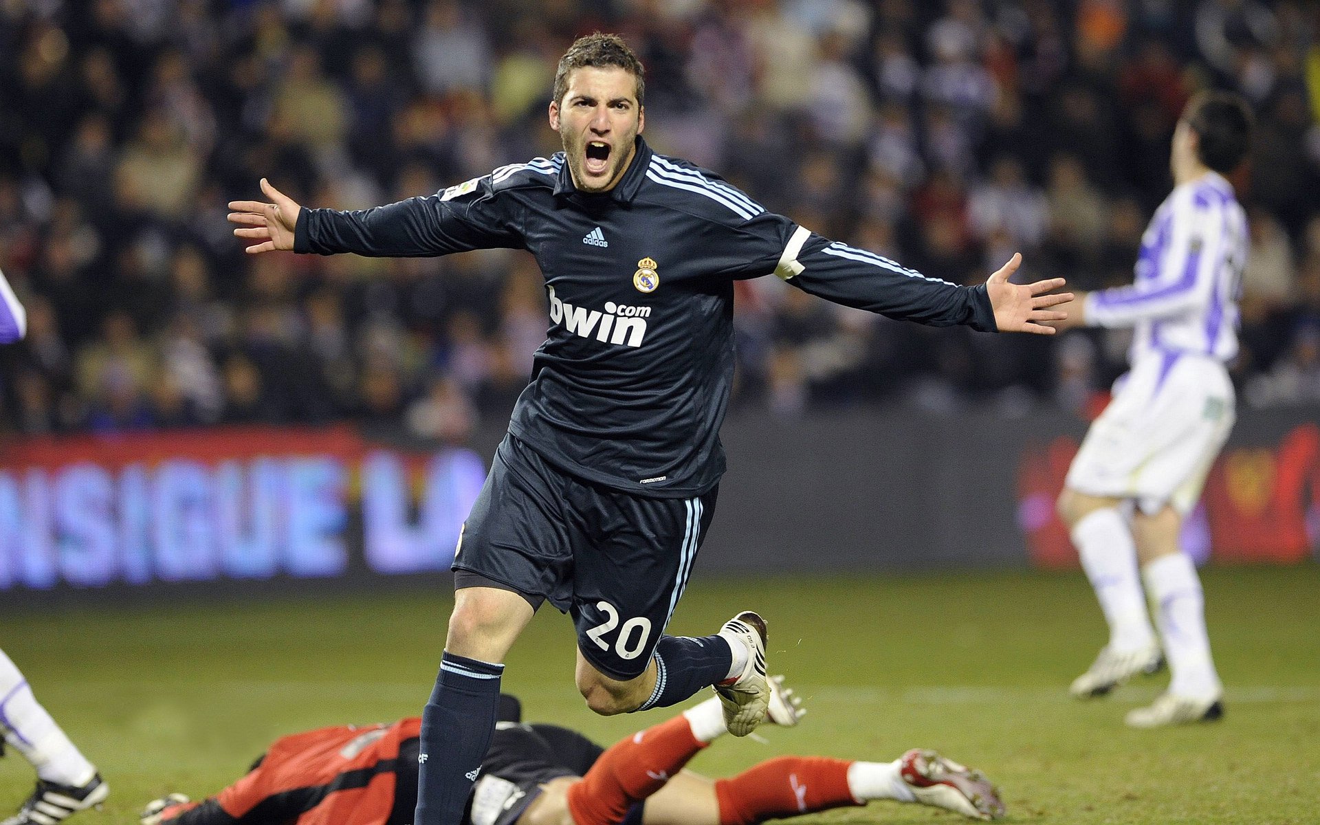 九游娱乐网页-若日尼奥掌控全局，里昂硬仗力克洪都拉斯彰显冠军底蕴